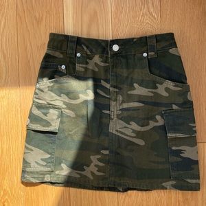 Camo mini skirt